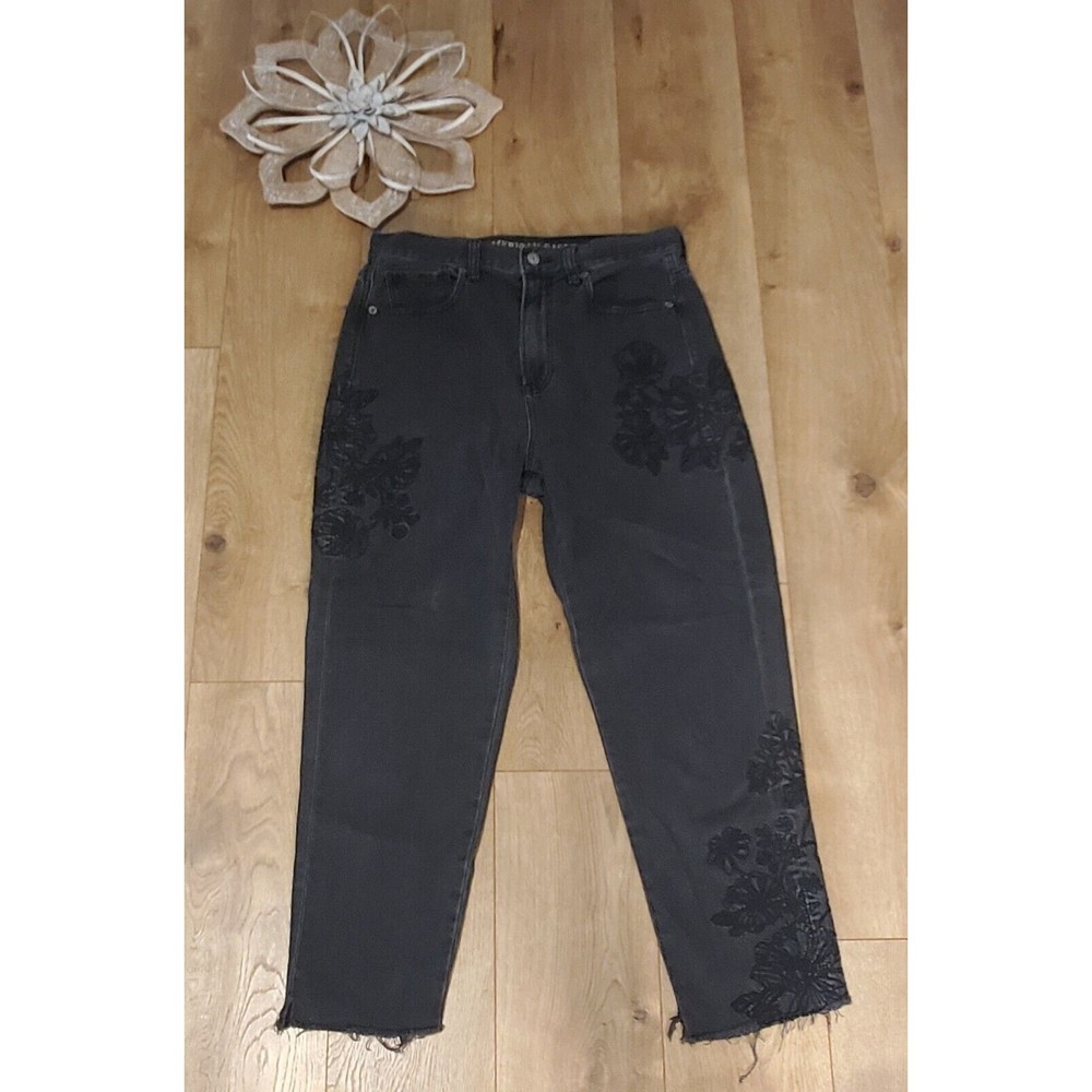 American Eagle Women's Mom Jean High Rise Size 6 EMBROIDERED